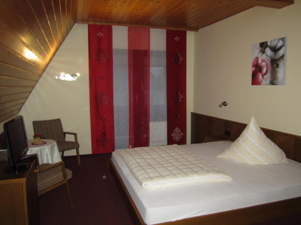 Hotel Waldparkstube Bad Schönborn Esterno foto