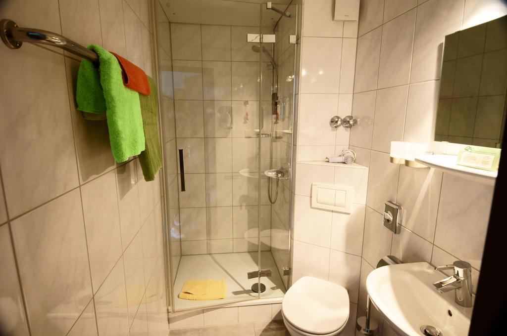 Hotel Waldparkstube Bad Schönborn Esterno foto