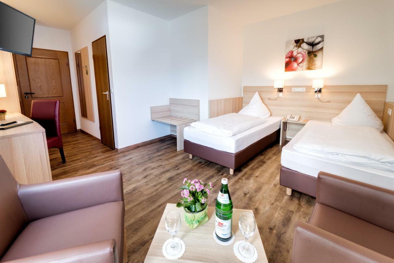 Hotel Waldparkstube Bad Schönborn Esterno foto