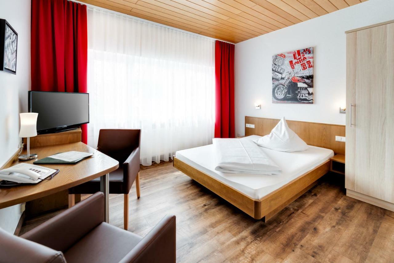 Hotel Waldparkstube Bad Schönborn Esterno foto