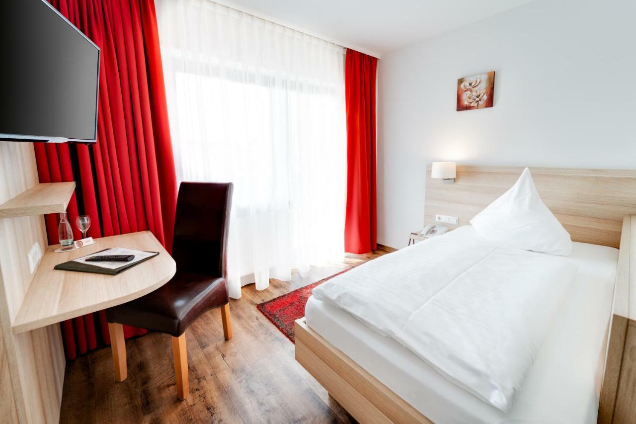 Hotel Waldparkstube Bad Schönborn Esterno foto